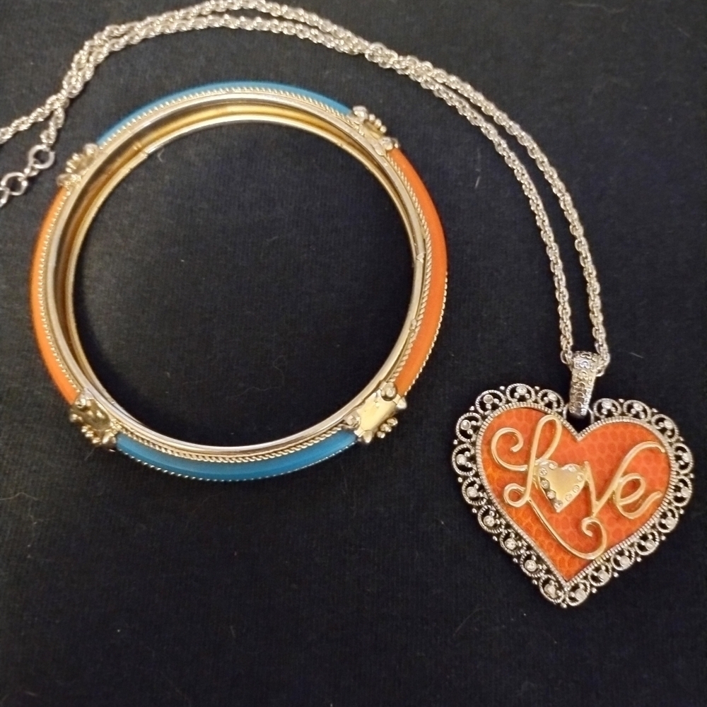 Elegant Love Heart Pendant Necklace and Bangle Set